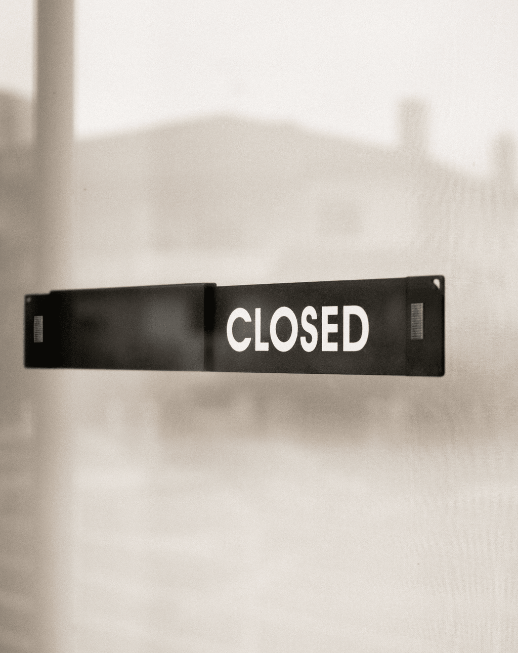 Placa Open / Closed deslizante