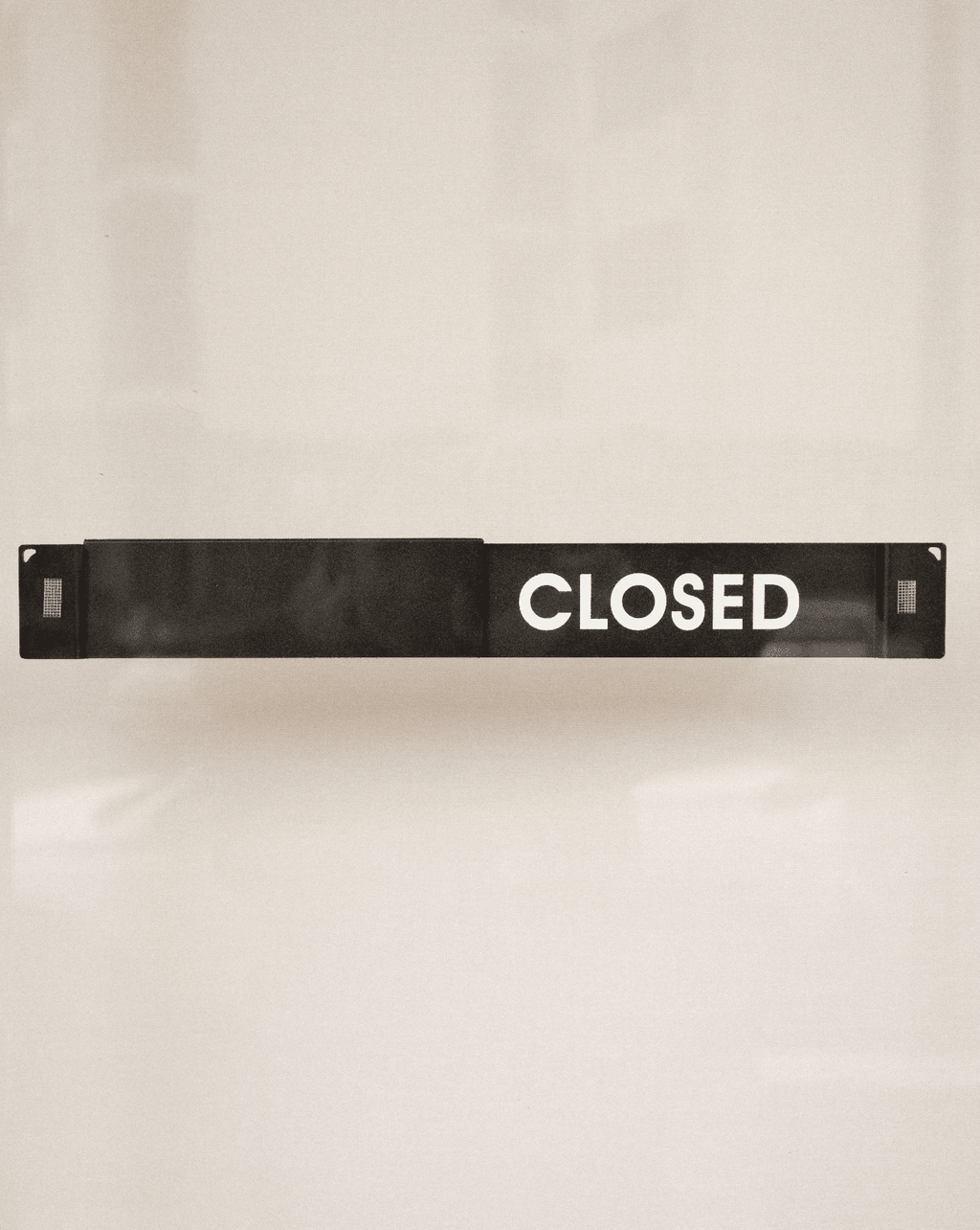 Placa Open / Closed deslizante