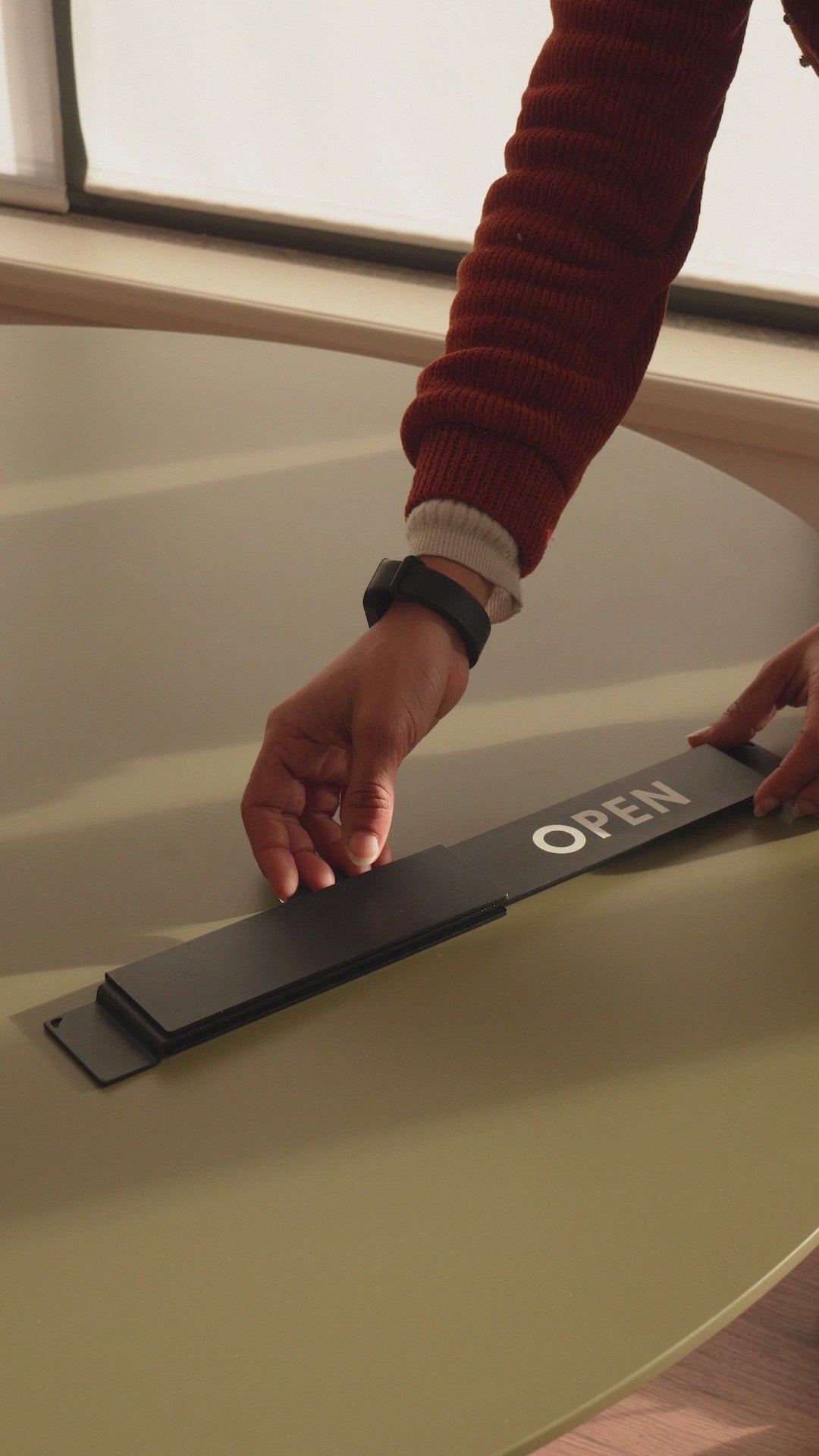 Placa Open / Closed deslizante